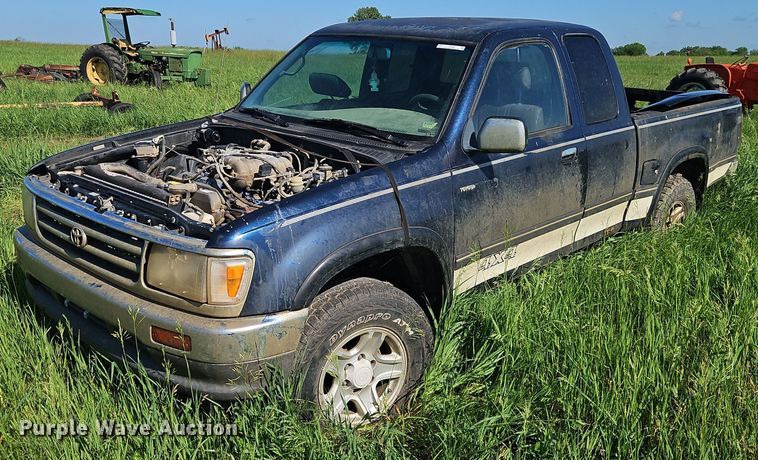 image for item EI3856 1997 Toyota  T100 XtraCab pickup truck