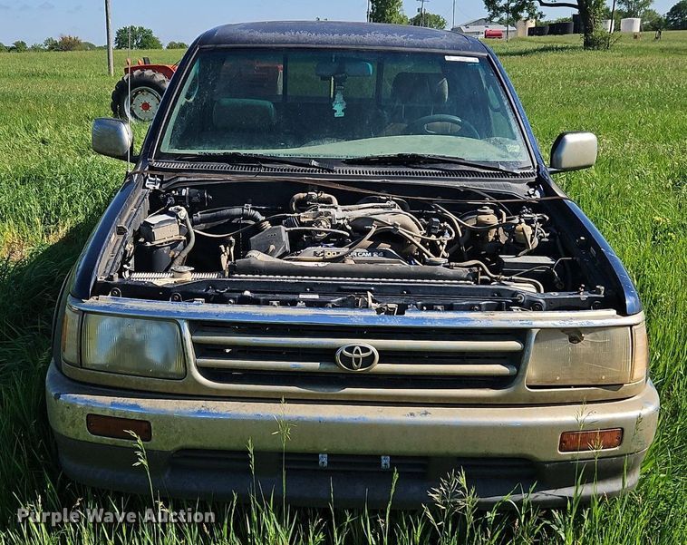 image for item EI3856 1997 Toyota  T100 XtraCab pickup truck