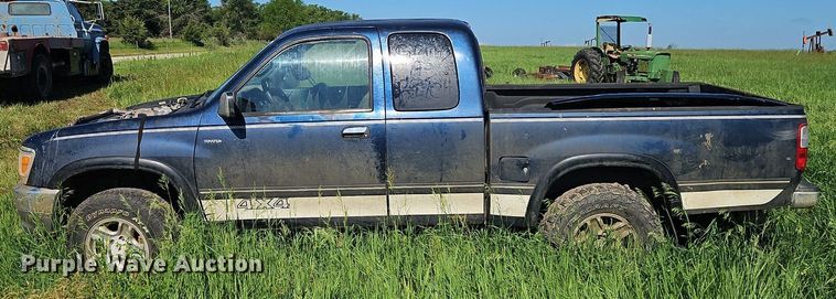 image for item EI3856 1997 Toyota  T100 XtraCab pickup truck