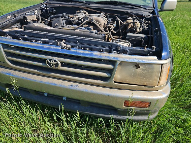 image for item EI3856 1997 Toyota  T100 XtraCab pickup truck