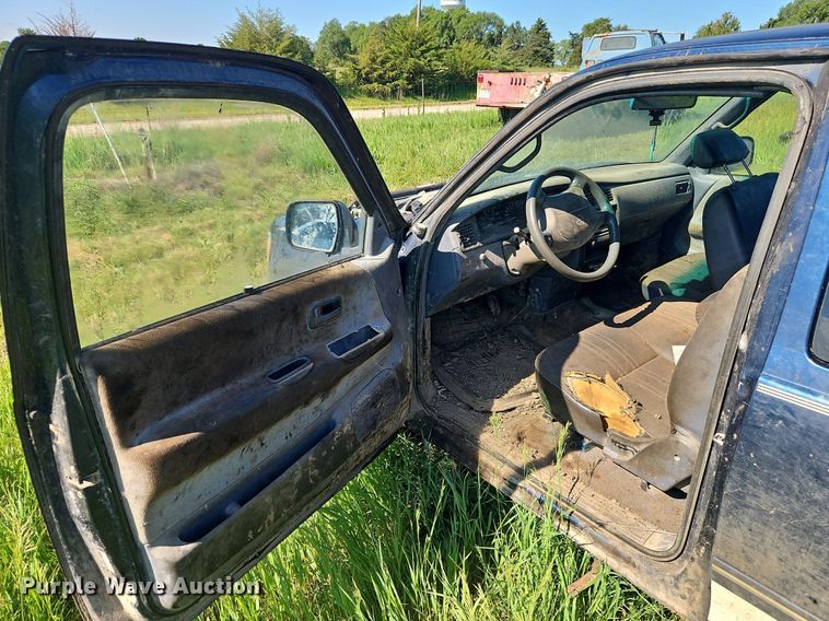 image for item EI3856 1997 Toyota  T100 XtraCab pickup truck