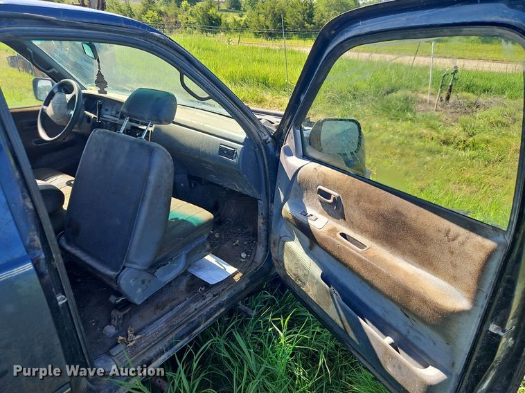 image for item EI3856 1997 Toyota  T100 XtraCab pickup truck