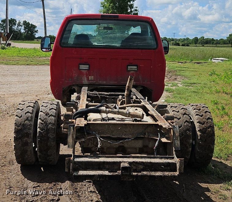 image for item EI3859 2002 Ford F550 Super Duty XLT truck cab and chassis