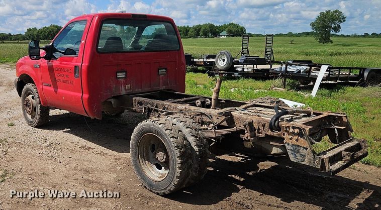 image for item EI3859 2002 Ford F550 Super Duty XLT truck cab and chassis
