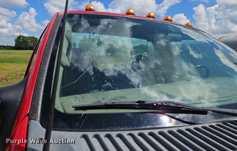 image for item EI3859 2002 Ford F550 Super Duty XLT truck cab and chassis