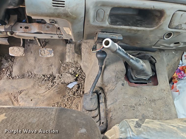 image for item EI3859 2002 Ford F550 Super Duty XLT truck cab and chassis