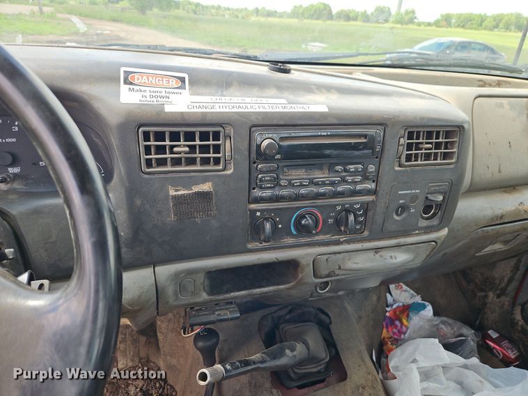 image for item EI3859 2002 Ford F550 Super Duty XLT truck cab and chassis