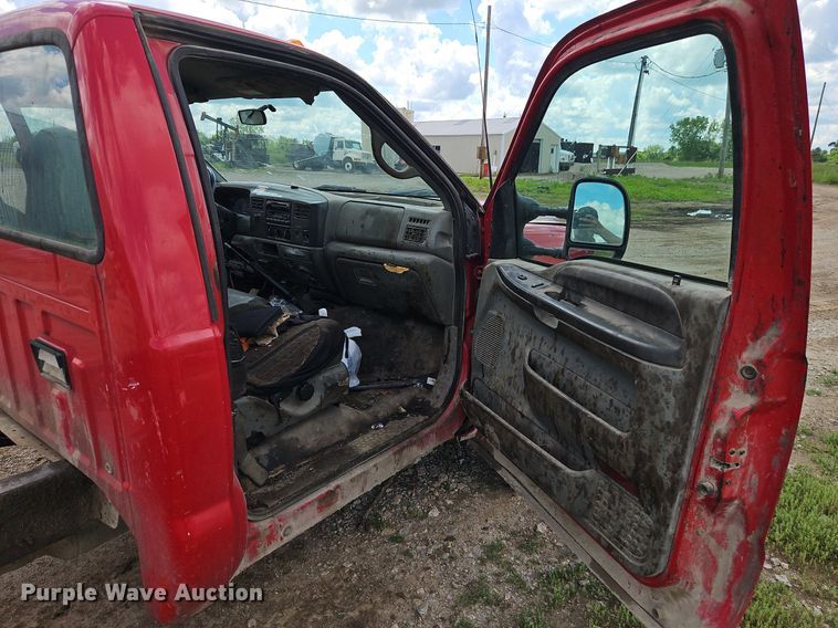 image for item EI3859 2002 Ford F550 Super Duty XLT truck cab and chassis