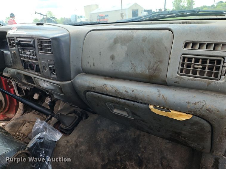 image for item EI3859 2002 Ford F550 Super Duty XLT truck cab and chassis