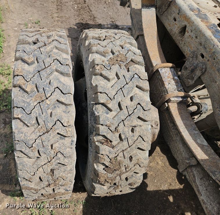 image for item EI3859 2002 Ford F550 Super Duty XLT truck cab and chassis