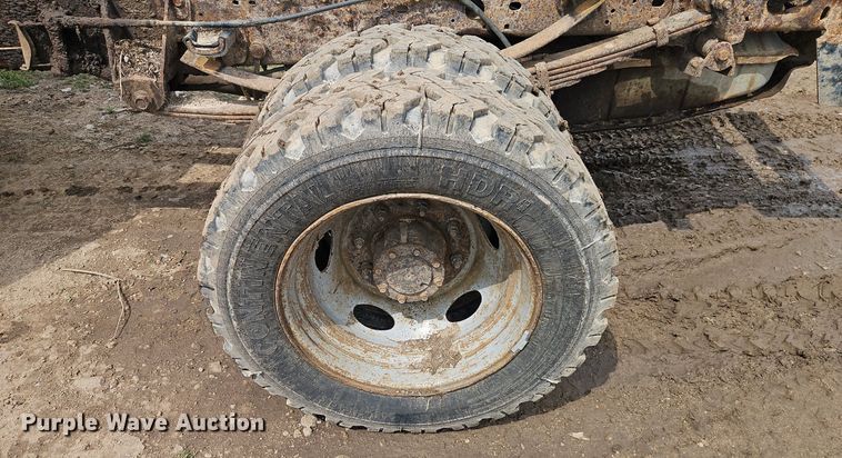 image for item EI3859 2002 Ford F550 Super Duty XLT truck cab and chassis