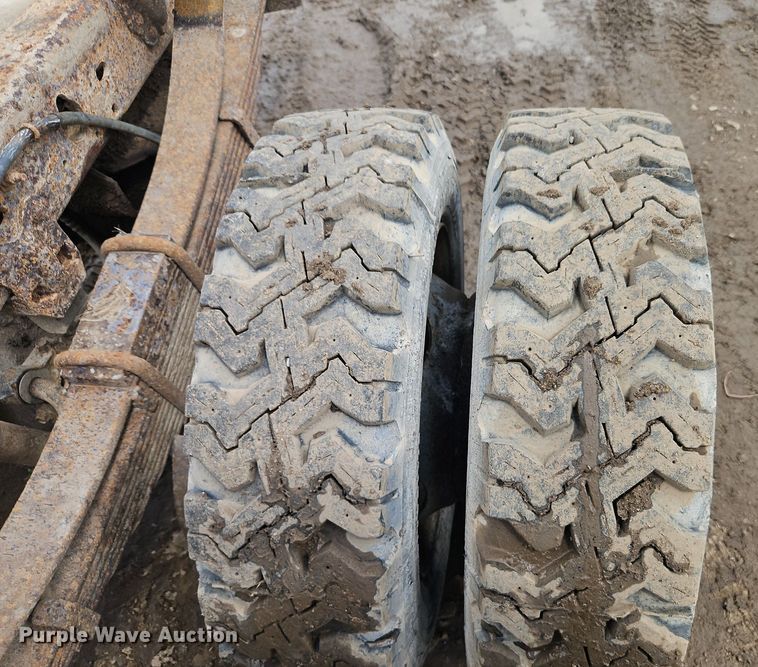 image for item EI3859 2002 Ford F550 Super Duty XLT truck cab and chassis