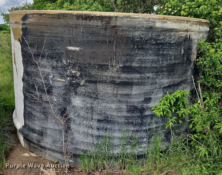 image for item EI3862 (3) fiberglass tanks