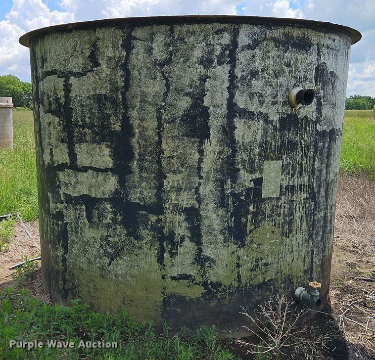 image for item EI3862 (3) fiberglass tanks