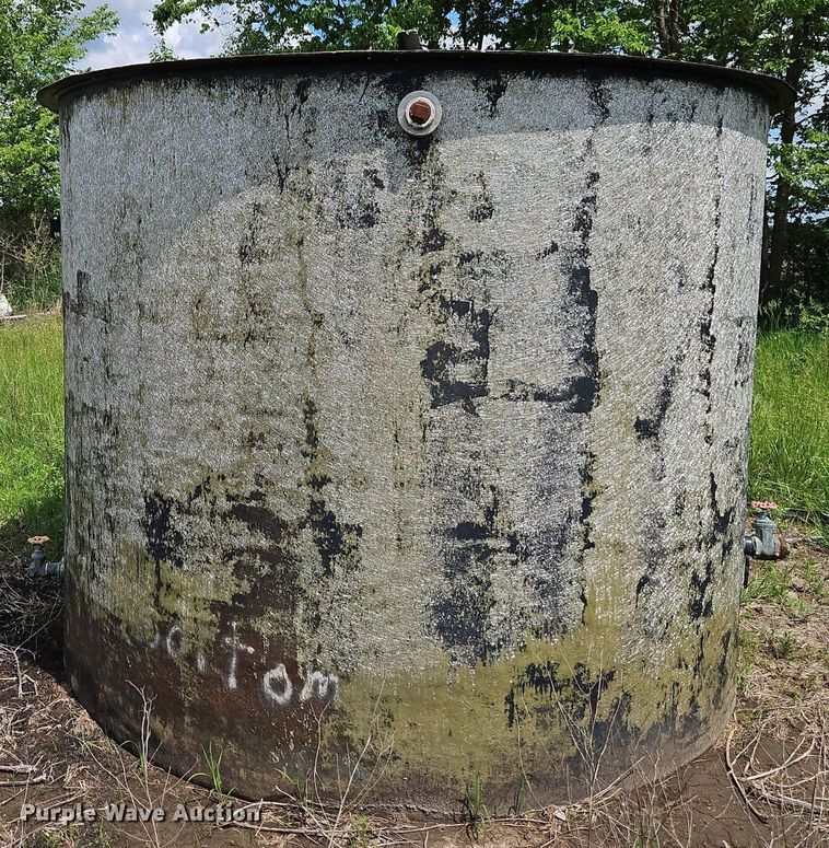 image for item EI3862 (3) fiberglass tanks