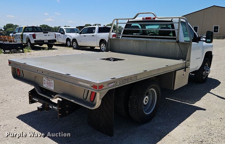 image for item EI3876 2013 Chevrolet  Silverado 3500HD flatbed pickup truck