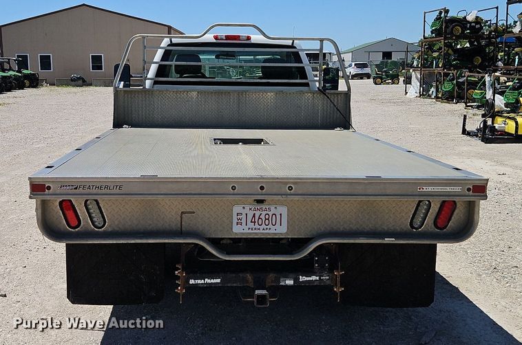 image for item EI3876 2013 Chevrolet  Silverado 3500HD flatbed pickup truck