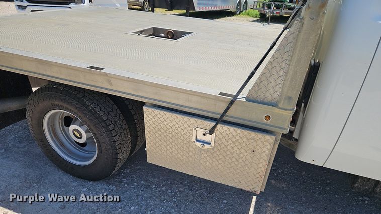 image for item EI3876 2013 Chevrolet  Silverado 3500HD flatbed pickup truck