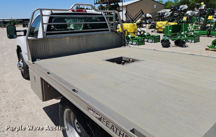 image for item EI3876 2013 Chevrolet  Silverado 3500HD flatbed pickup truck