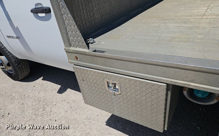 image for item EI3876 2013 Chevrolet  Silverado 3500HD flatbed pickup truck