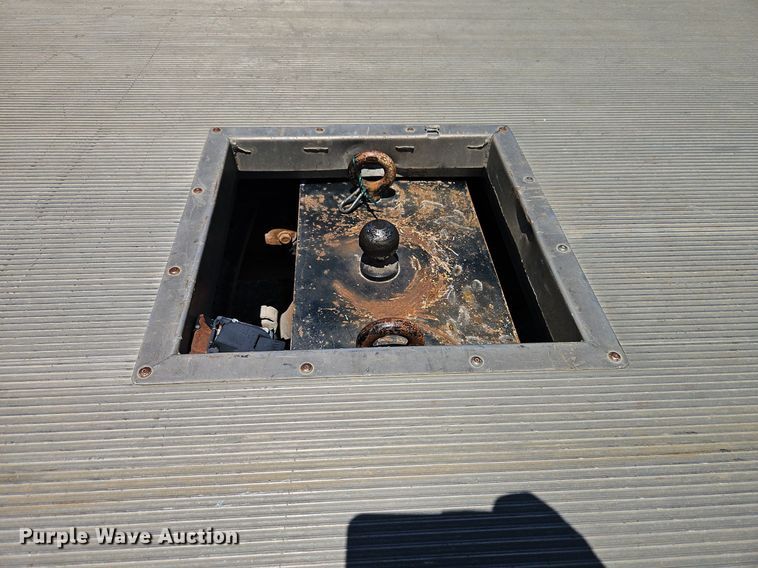 image for item EI3876 2013 Chevrolet  Silverado 3500HD flatbed pickup truck