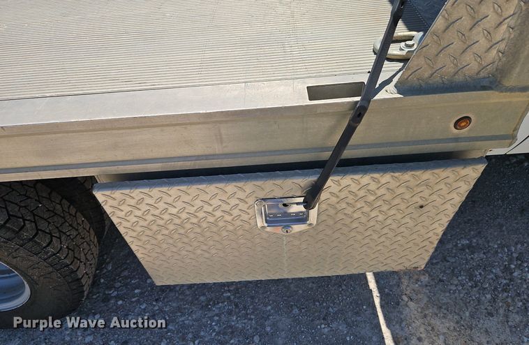 image for item EI3876 2013 Chevrolet  Silverado 3500HD flatbed pickup truck