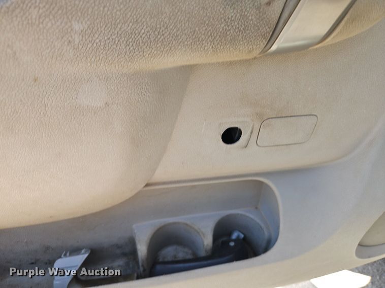 image for item EI3876 2013 Chevrolet  Silverado 3500HD flatbed pickup truck