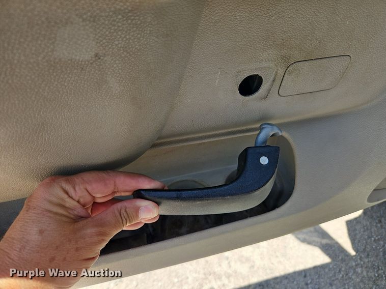 image for item EI3876 2013 Chevrolet  Silverado 3500HD flatbed pickup truck