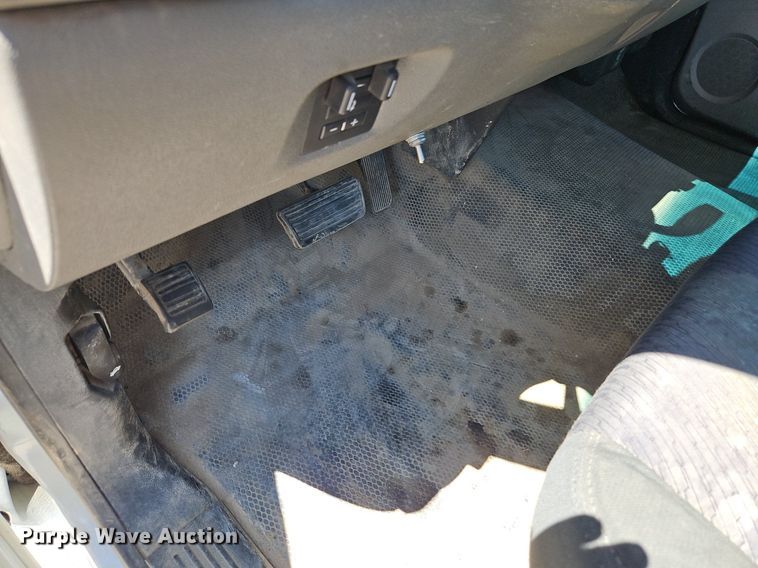 image for item EI3876 2013 Chevrolet  Silverado 3500HD flatbed pickup truck