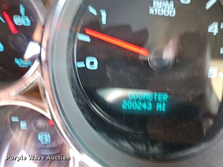 image for item EI3876 2013 Chevrolet  Silverado 3500HD flatbed pickup truck