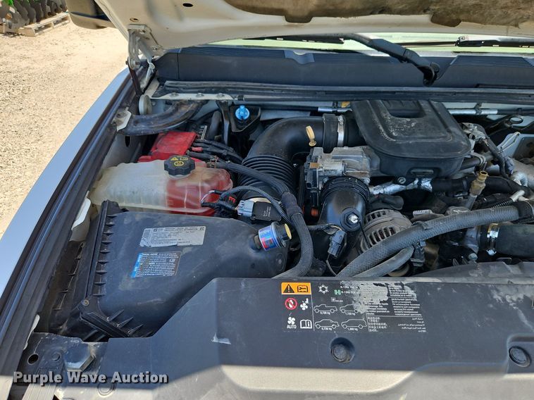 image for item EI3876 2013 Chevrolet  Silverado 3500HD flatbed pickup truck