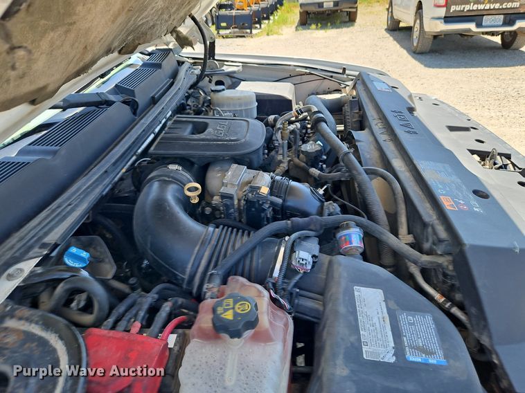 image for item EI3876 2013 Chevrolet  Silverado 3500HD flatbed pickup truck