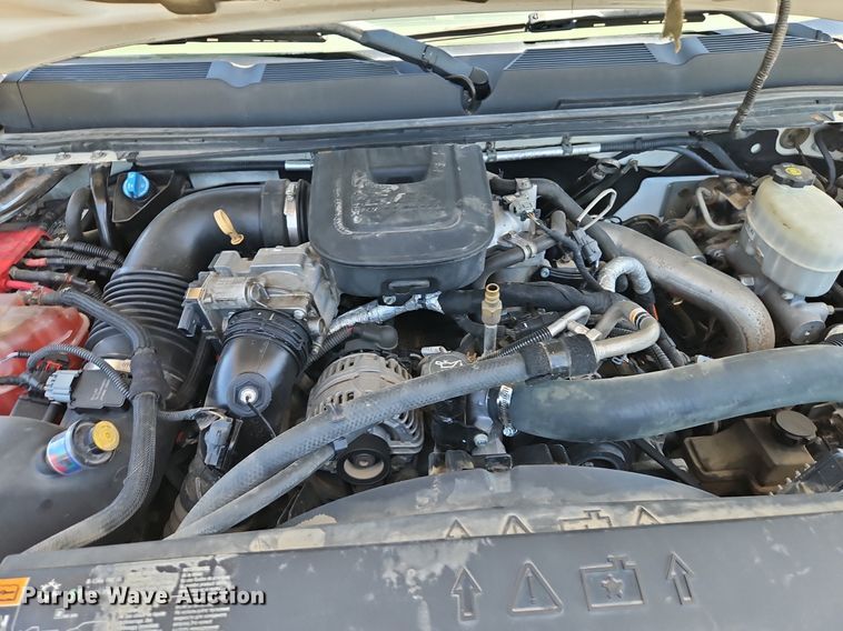 image for item EI3876 2013 Chevrolet  Silverado 3500HD flatbed pickup truck