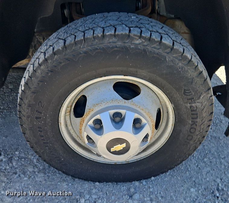 image for item EI3876 2013 Chevrolet  Silverado 3500HD flatbed pickup truck