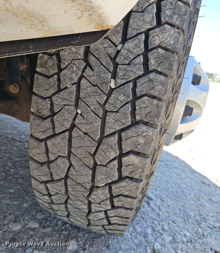 image for item EI3876 2013 Chevrolet  Silverado 3500HD flatbed pickup truck