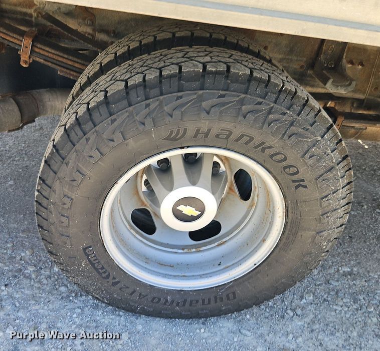 image for item EI3876 2013 Chevrolet  Silverado 3500HD flatbed pickup truck