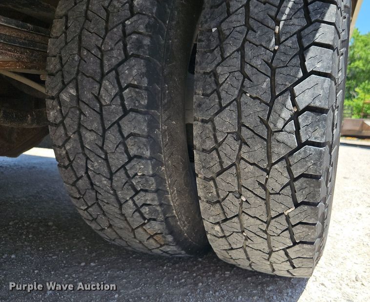 image for item EI3876 2013 Chevrolet  Silverado 3500HD flatbed pickup truck