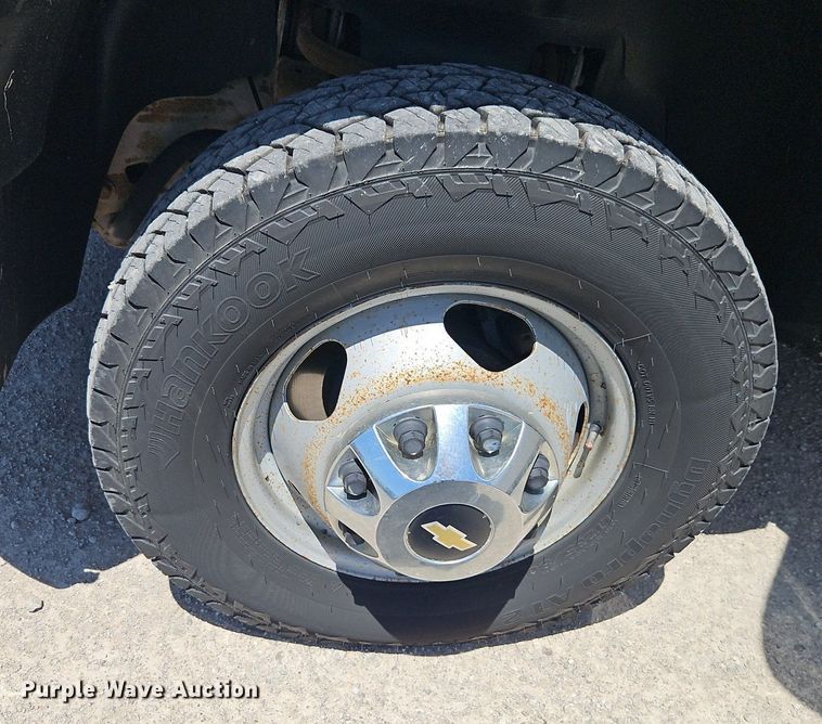 image for item EI3876 2013 Chevrolet  Silverado 3500HD flatbed pickup truck