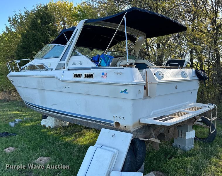 image for item EJ0453 1988 Sea Ray Cruiser  boat