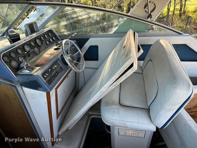 image for item EJ0453 1988 Sea Ray Cruiser  boat