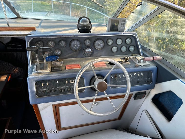 image for item EJ0453 1988 Sea Ray Cruiser  boat