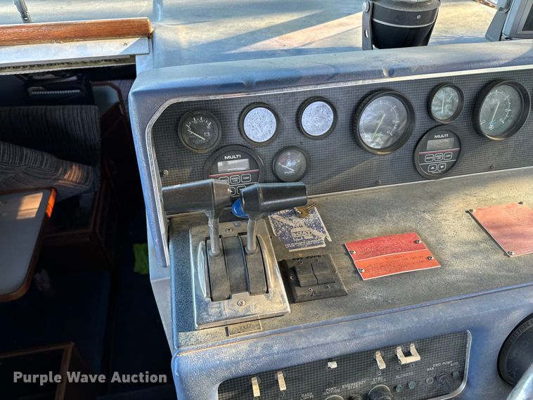 image for item EJ0453 1988 Sea Ray Cruiser  boat