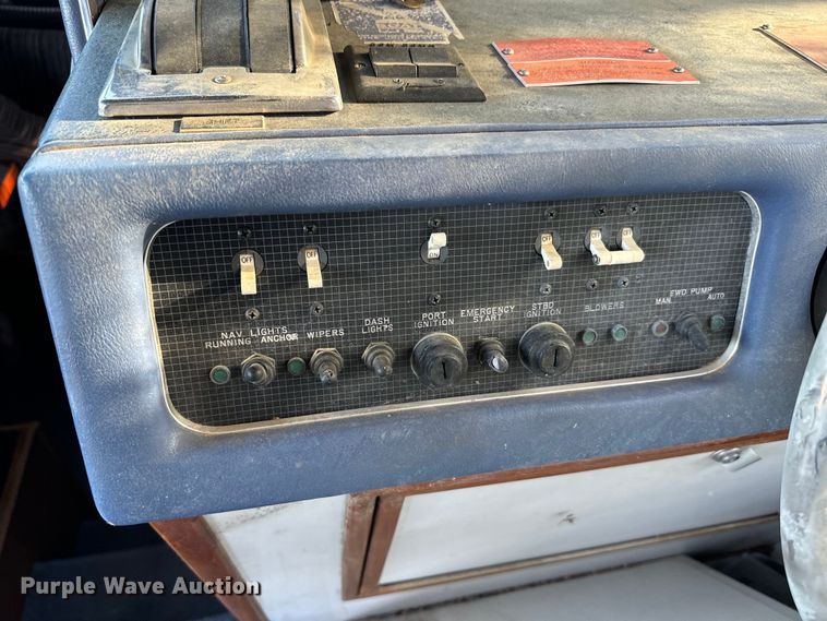 image for item EJ0453 1988 Sea Ray Cruiser  boat