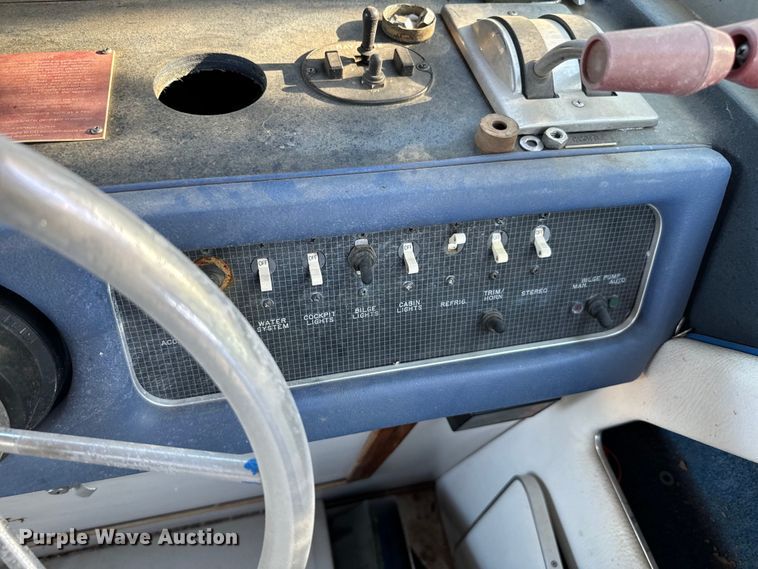 image for item EJ0453 1988 Sea Ray Cruiser  boat