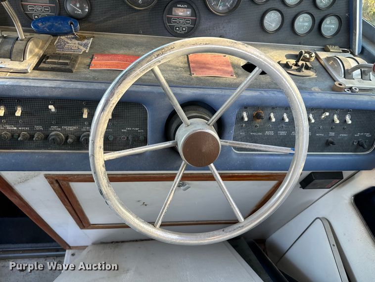 image for item EJ0453 1988 Sea Ray Cruiser  boat