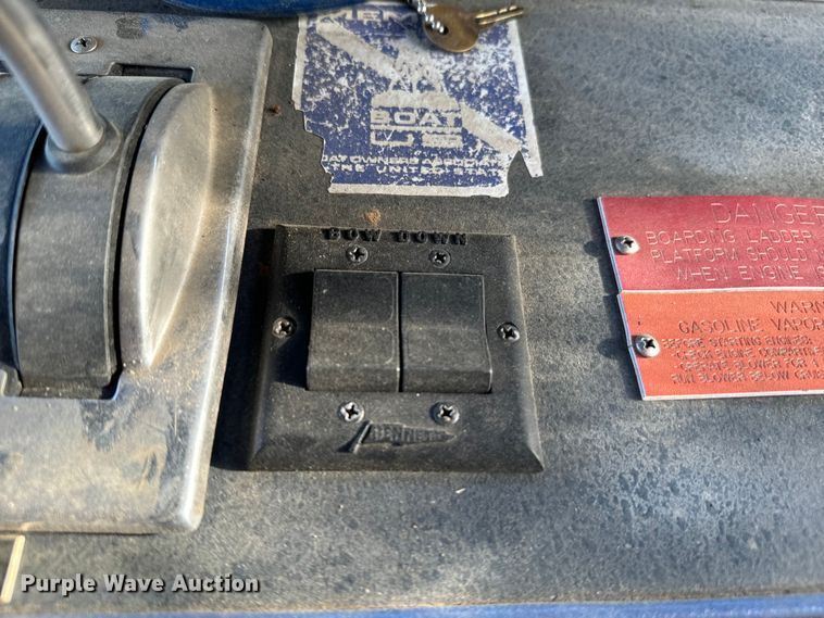 image for item EJ0453 1988 Sea Ray Cruiser  boat