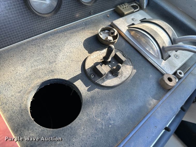 image for item EJ0453 1988 Sea Ray Cruiser  boat