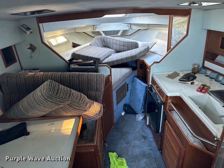 image for item EJ0453 1988 Sea Ray Cruiser  boat