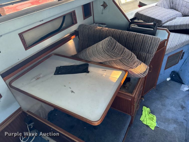 image for item EJ0453 1988 Sea Ray Cruiser  boat