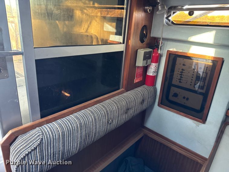 image for item EJ0453 1988 Sea Ray Cruiser  boat